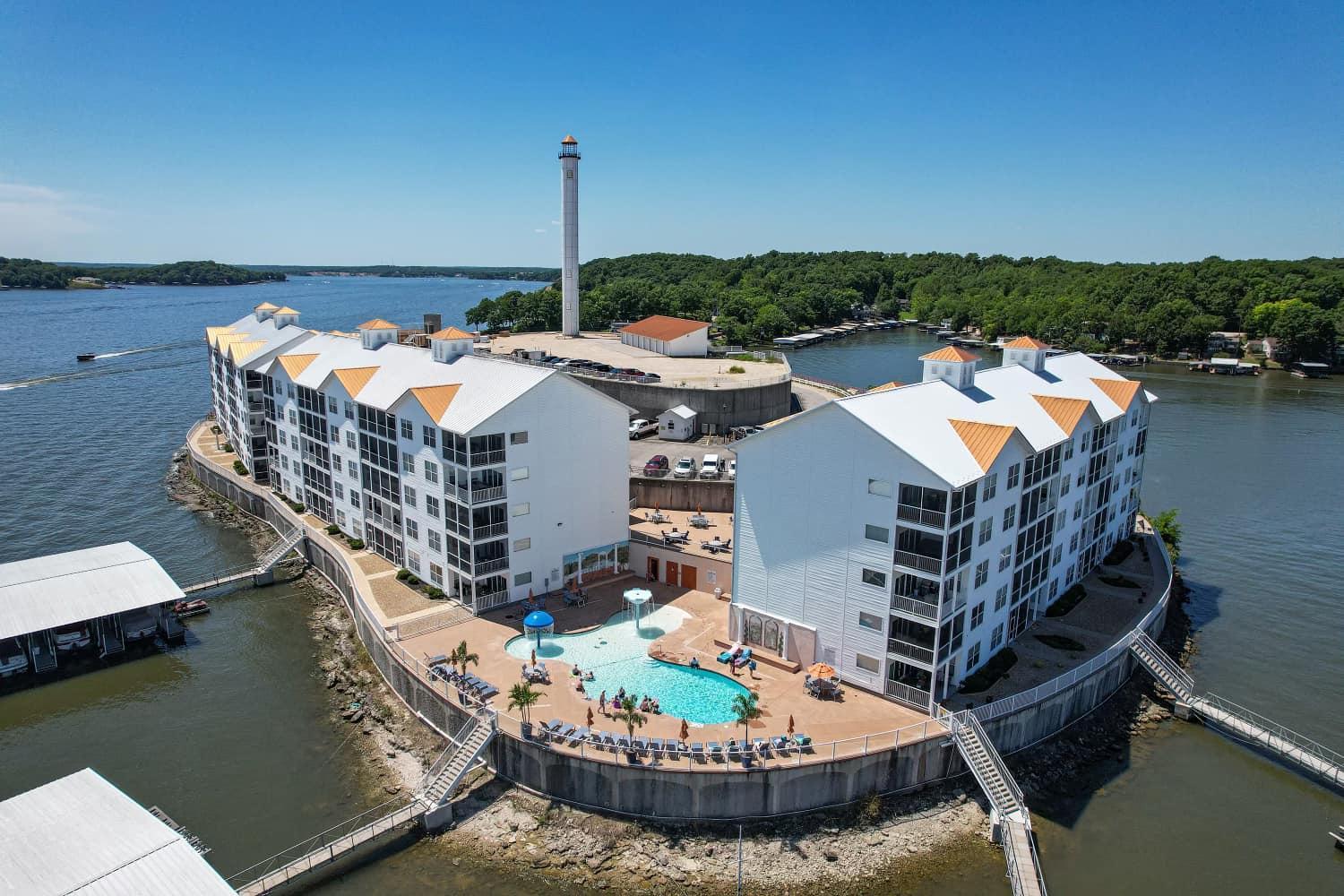 Beautiful Lakeside Oasis Aparthotel Rocky Mount Exterior photo